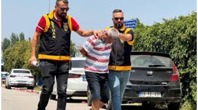Adana'da evinde ruhsatsız 3 silah ele geçirilen zanlı tutuklandı